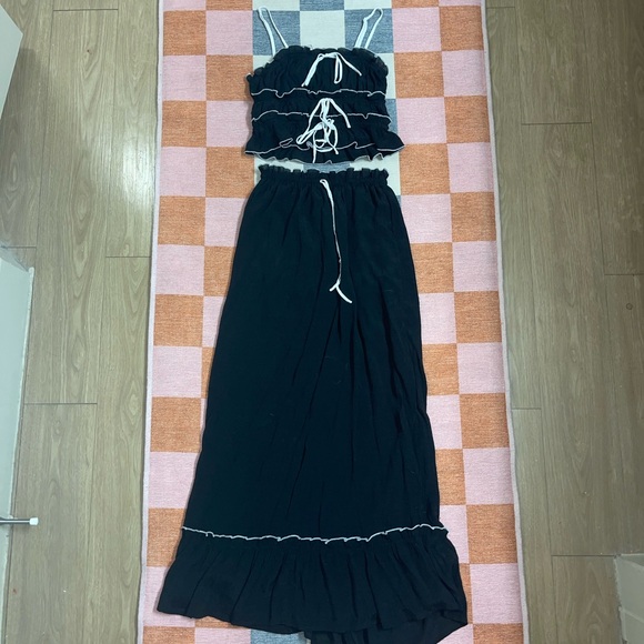 Elegant Black two piece set tank and skirt - Picture 1 of 2